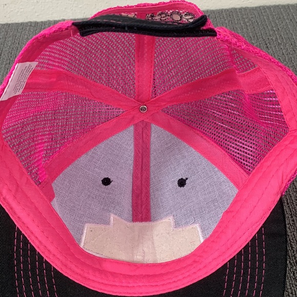 Tampa Break Through Trucker Hat Womens OSFM Black Pink Mesh Back Strapback - Picture 11 of 12